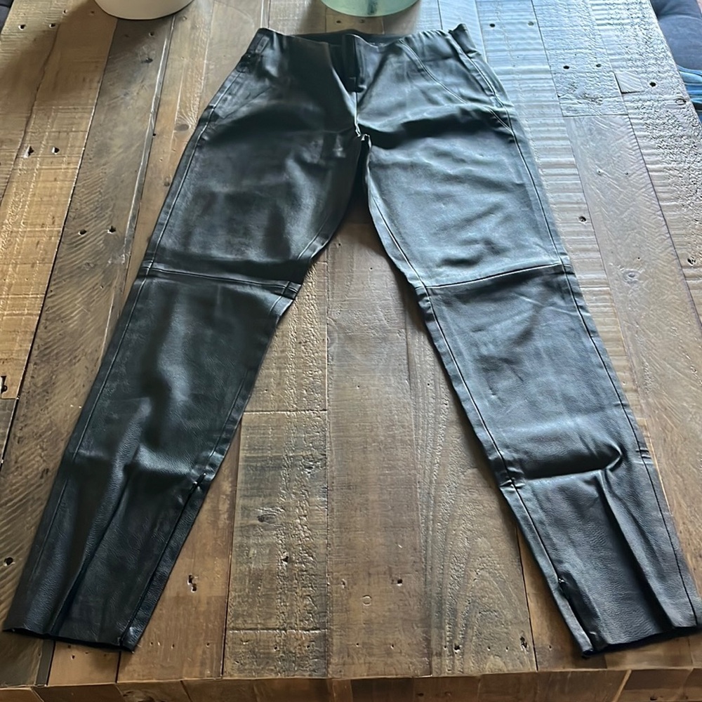 Zara - great condition sz Small - faux leather leggings